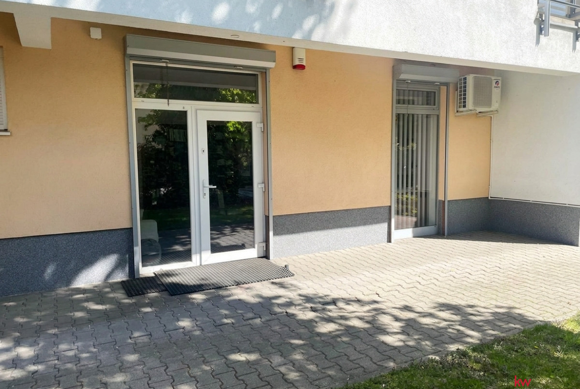 Lokal Użytkowy Z Miejscem W Hali Garażowej