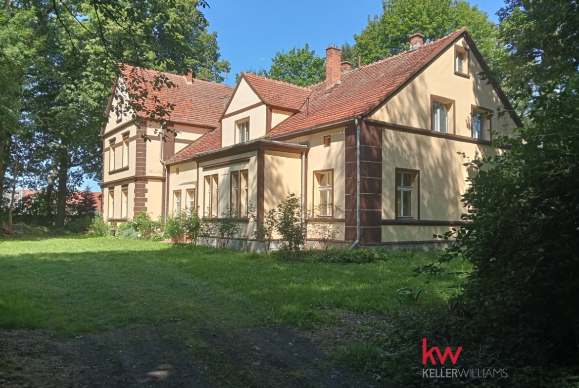 Dla inwestora lub prywatna rezydencja z parkiem