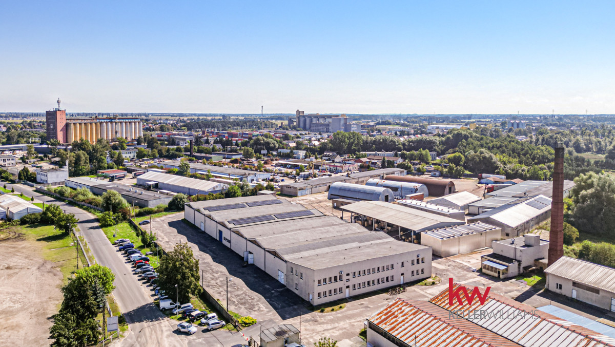 Teren przemysłowy z budynkami
