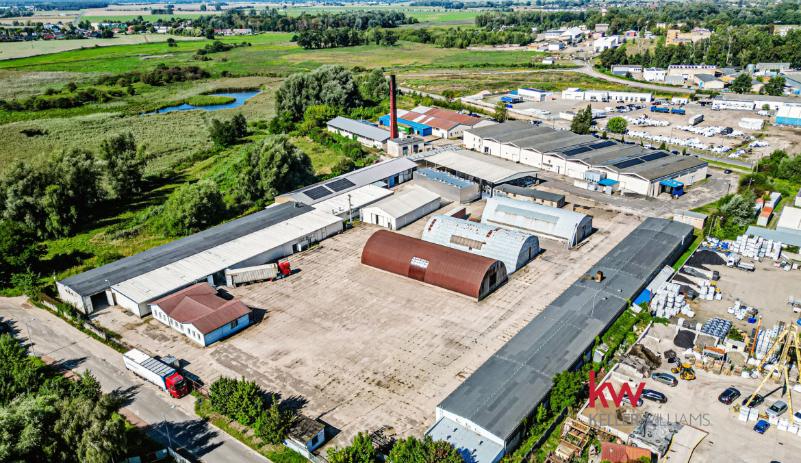 Teren przemysłowy z budynkami