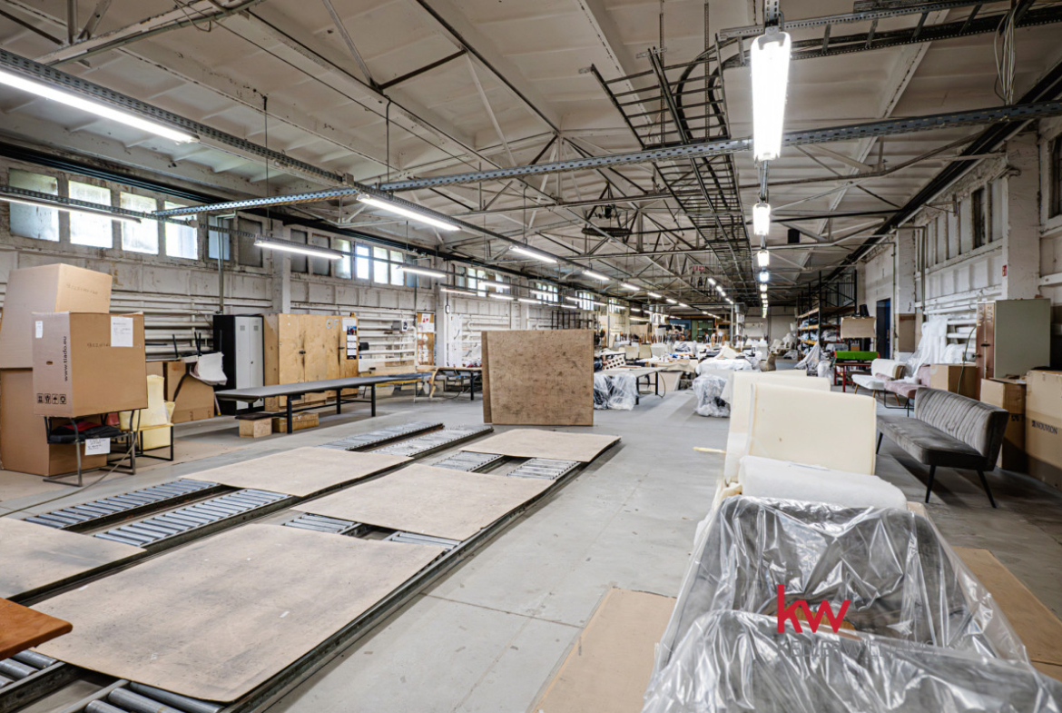 Teren przemysłowy z budynkami