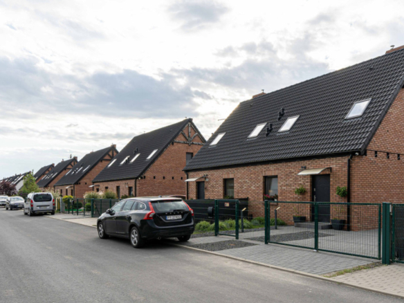 Dom w zabudowie dwulokalowe – 77,76m , z pięknym t