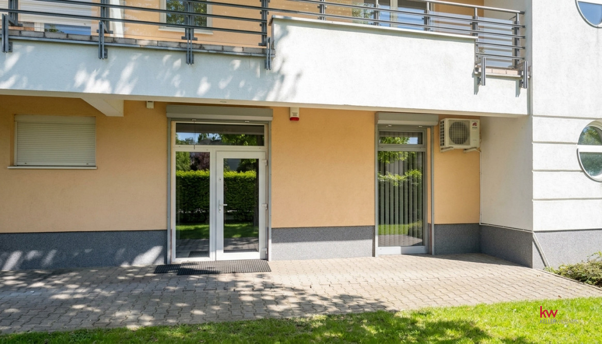 Lokal Użytkowy Z Miejscem W Hali Garażowej