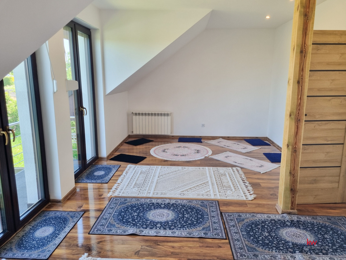 Dom 130 m2, wysoki standard, z ogrodem, garażem