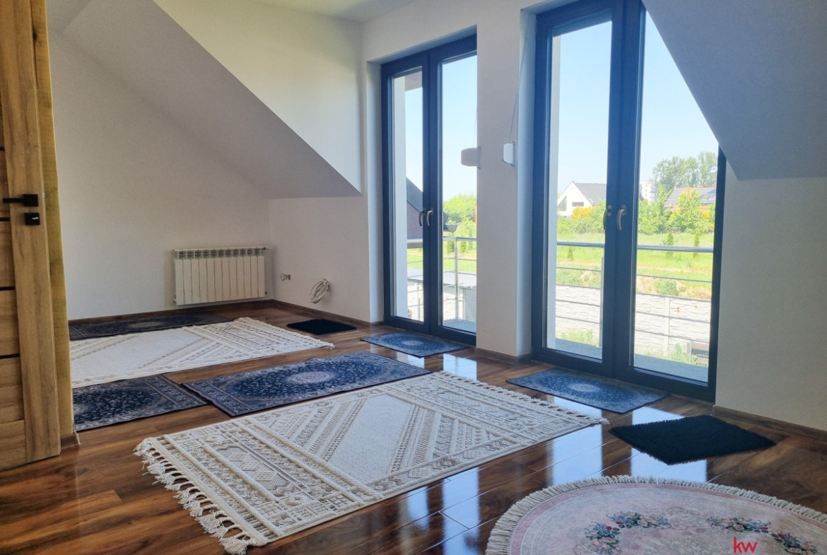Dom 130 m2, wysoki standard, z ogrodem, garażem