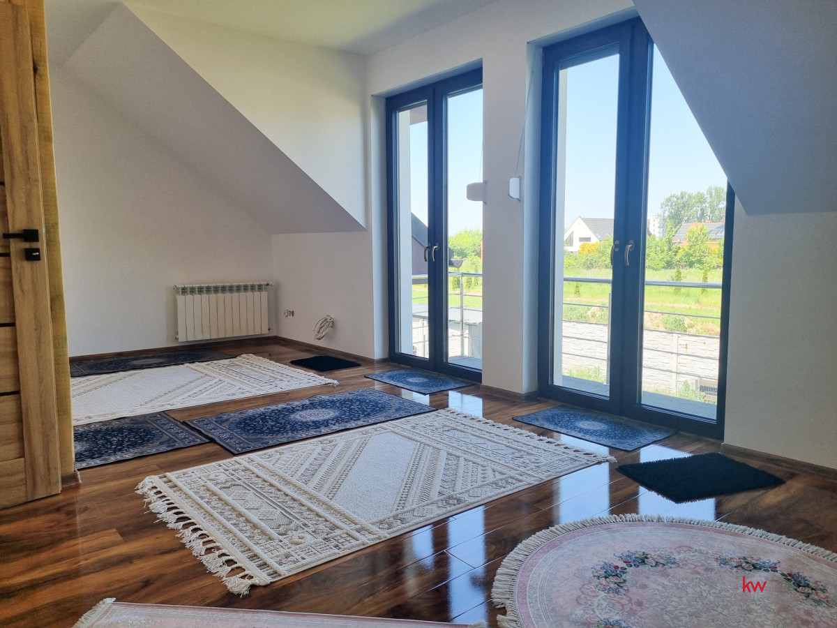 Dom 130 m2, wysoki standard, z ogrodem, garażem