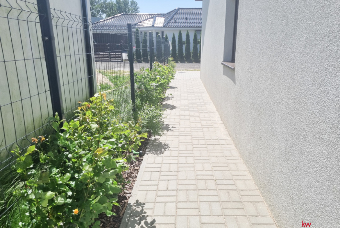 Dom 130 m2, wysoki standard, z ogrodem, garażem