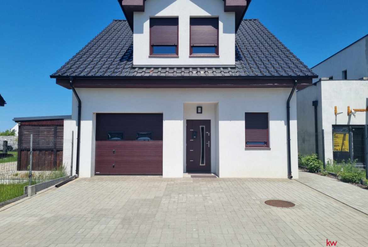 Dom 130 m2, wysoki standard, z ogrodem, garażem