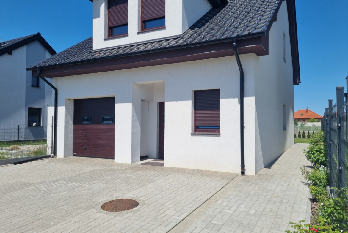 Dom 130 m2, wysoki standard, z ogrodem, garażem