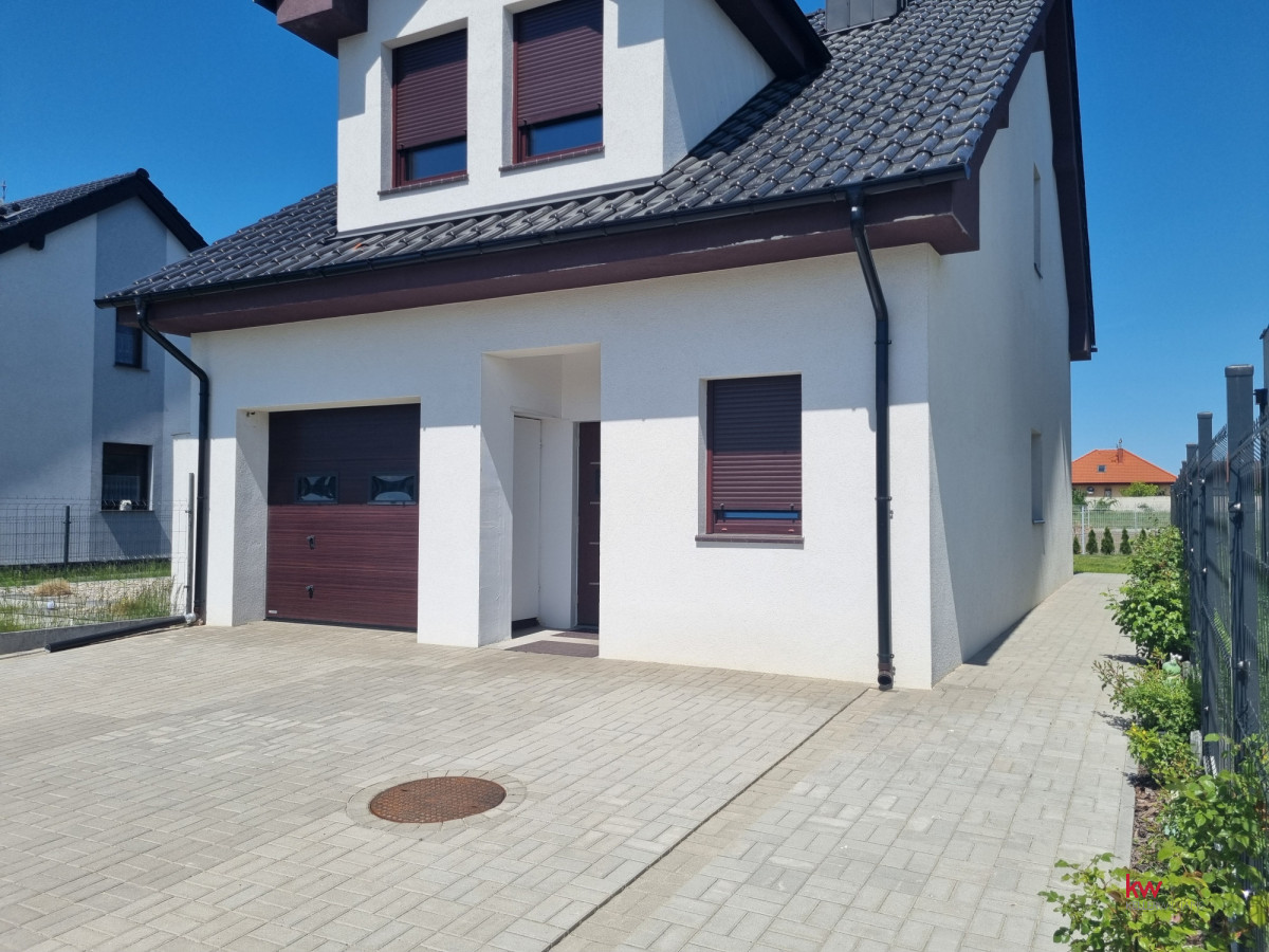 Dom 130 m2, wysoki standard, z ogrodem, garażem