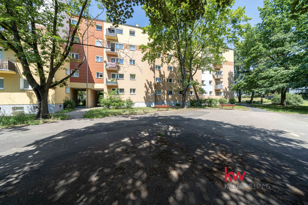 111044186 Mieszkanie 4 pokojowego z balkonem i piwnicą
