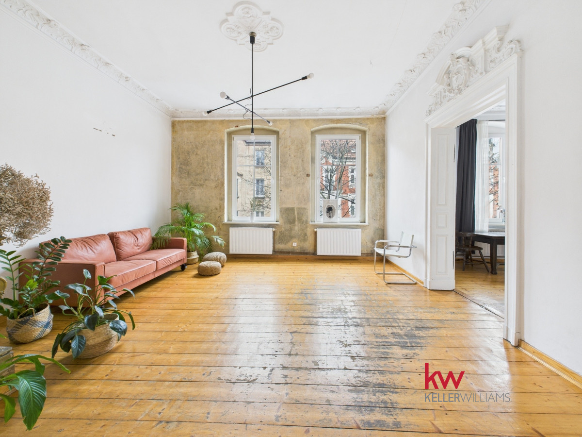 87630659 Nietuzinkowe mieszkanie w kamienicy M-3 WYNAJĘTE
