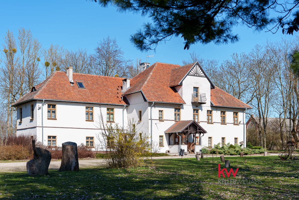Działający obiekt Dworsko – Parkowo Komorowo.