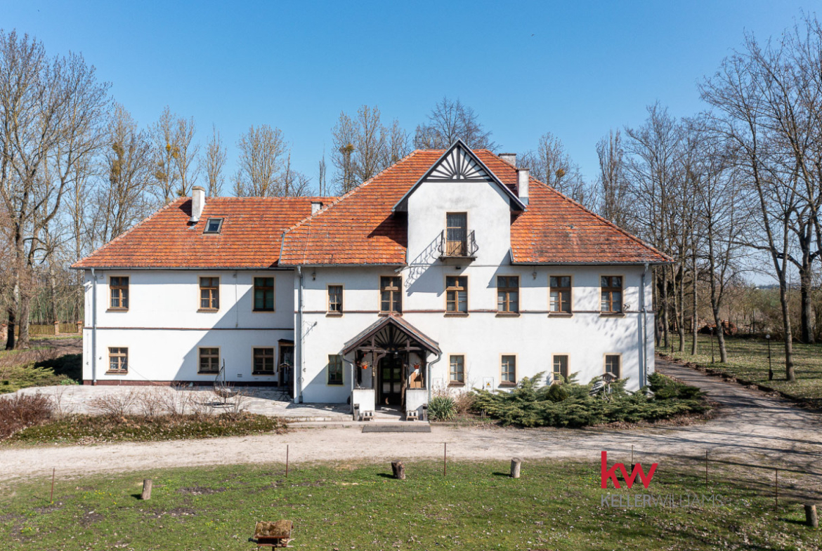 Działający obiekt Dworsko – Parkowo Komorowo.