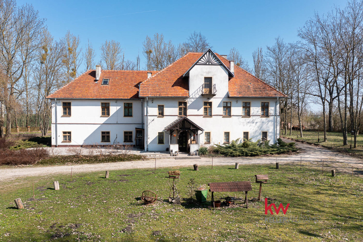 Działający obiekt Dworsko – Parkowo Komorowo.