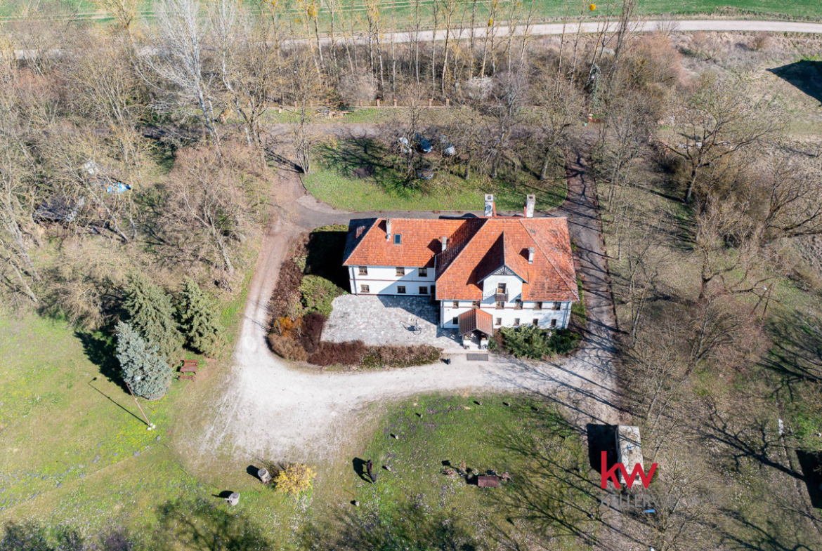 Działający obiekt Dworsko – Parkowo Komorowo.