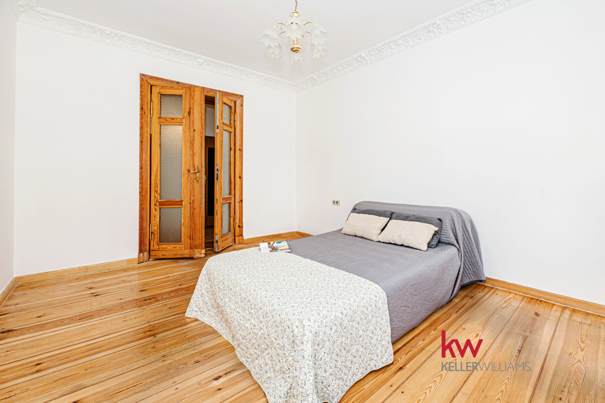 98454857 Przestronne w kamienicy 131,10 m2 centrum