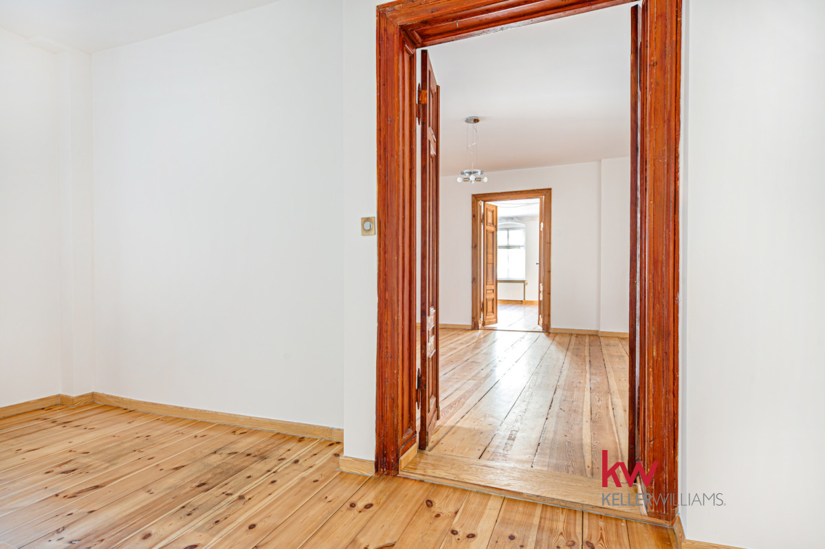 98454980 Przestronne w kamienicy 131,10 m2 centrum
