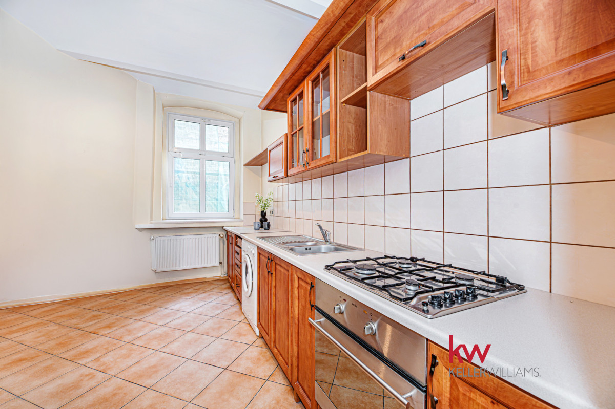 98454998 Przestronne w kamienicy 131,10 m2 centrum