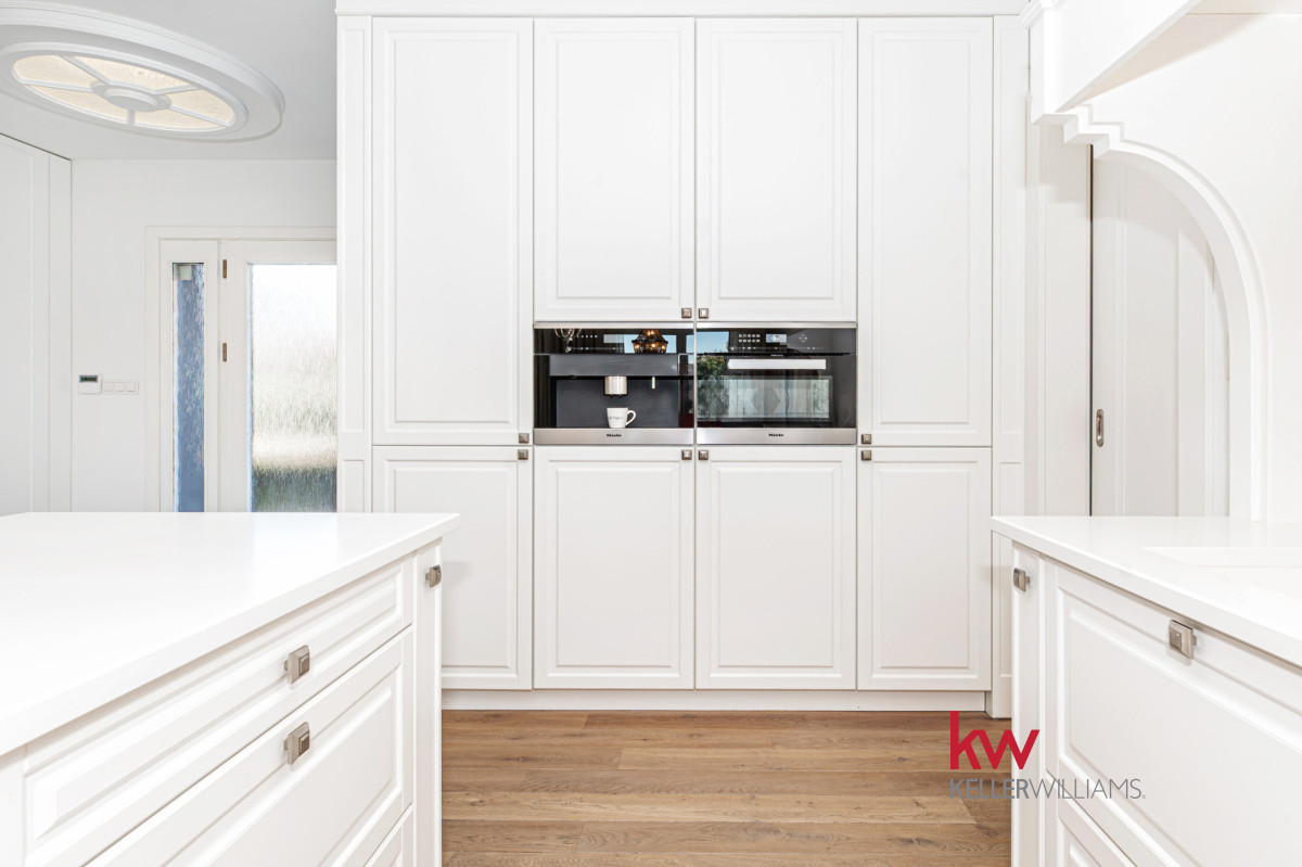 101905121 Ponadczasowa rezydencja | 7 400 m²