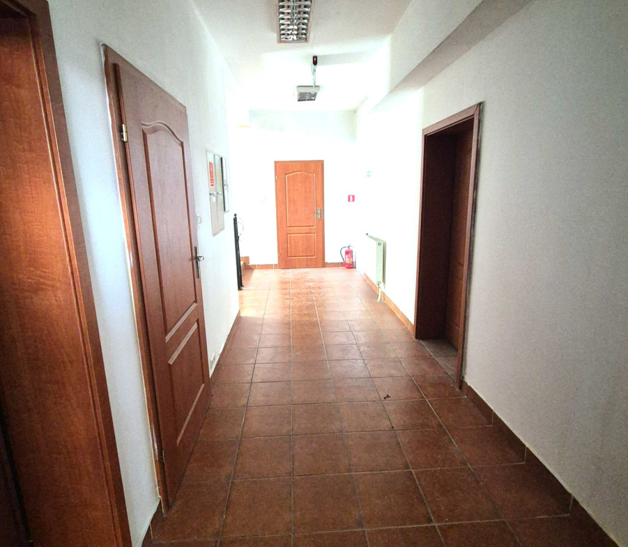 Niezależny budynek po wynajem 240-360 m²,