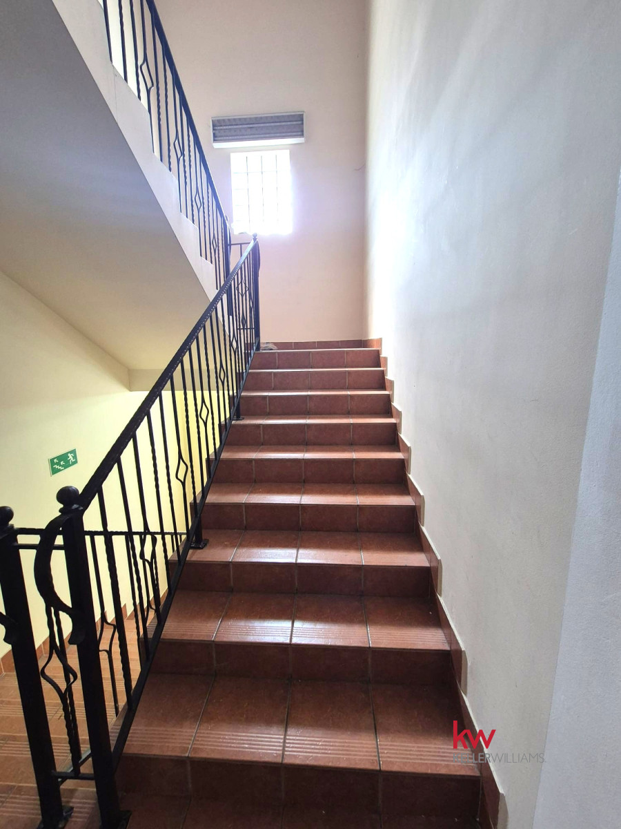 Niezależny budynek po wynajem 240-360 m²,