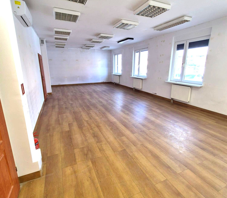 Niezależny budynek po wynajem 240-360 m²,
