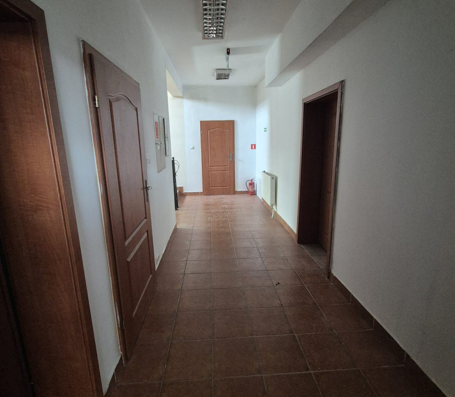 Niezależny budynek po wynajem 240-360 m²,