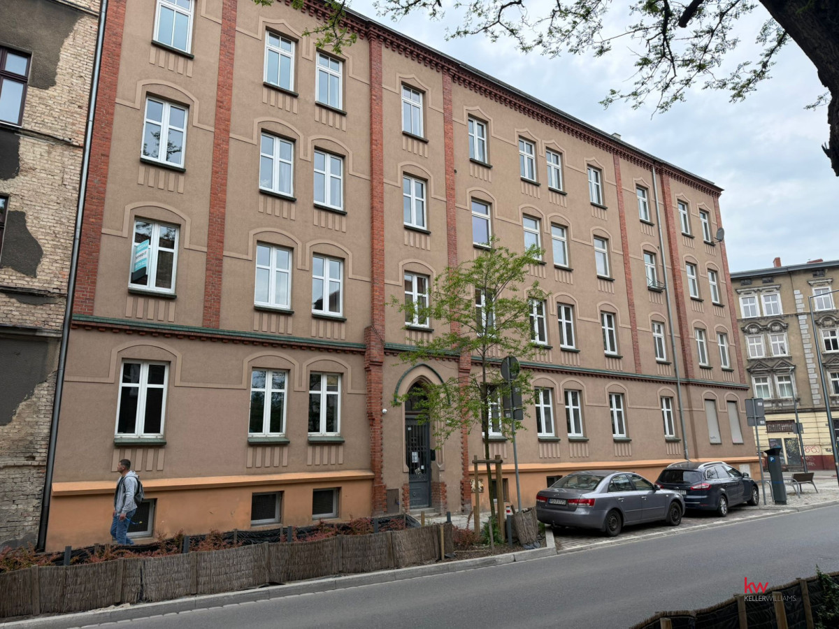 2 POKOJE W ZREWITALIZOWANEJ KAMIENICY | ŁAZARZ