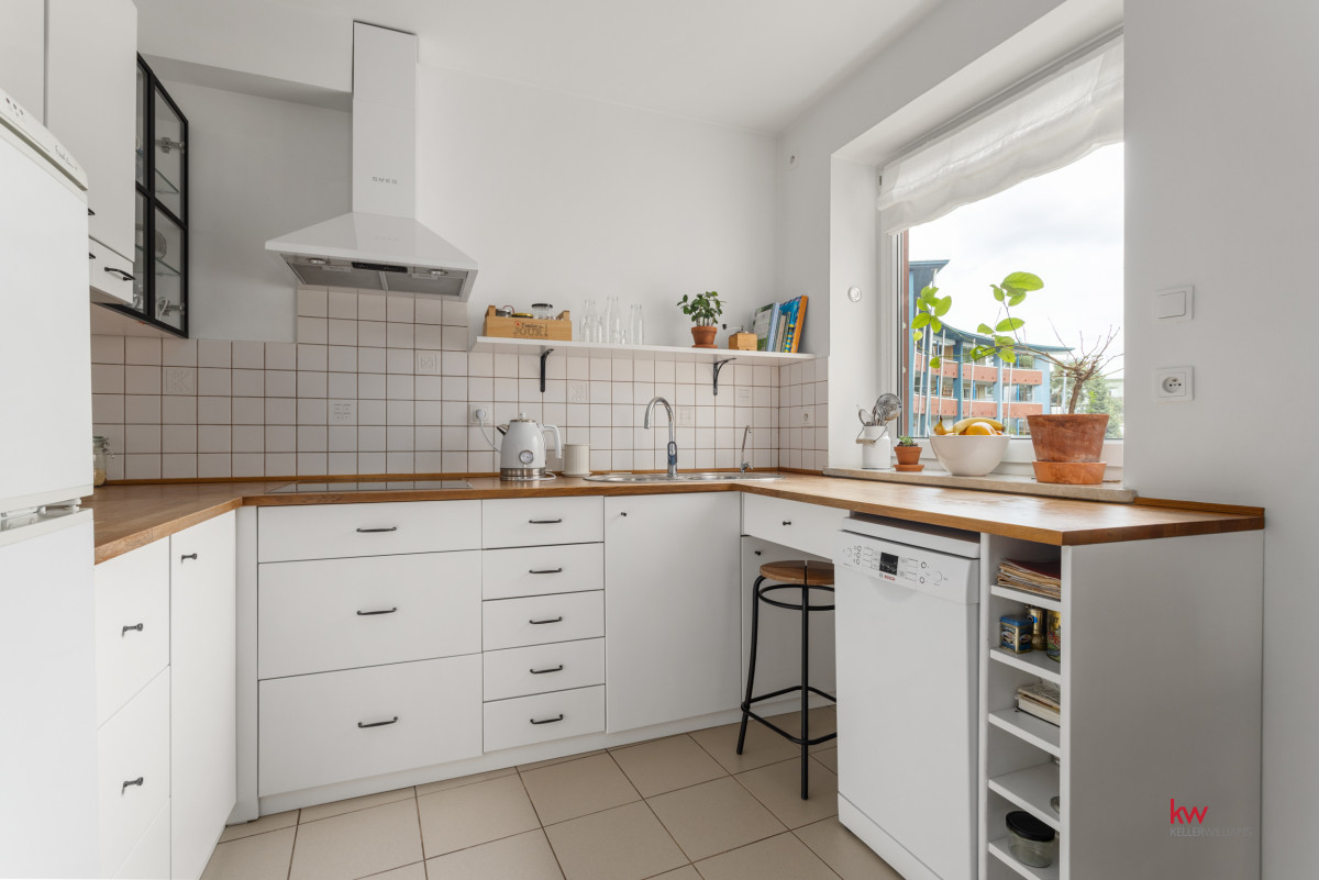 ATANER 2000-80,5 m²-Garaż + komórka-Os. Batorego