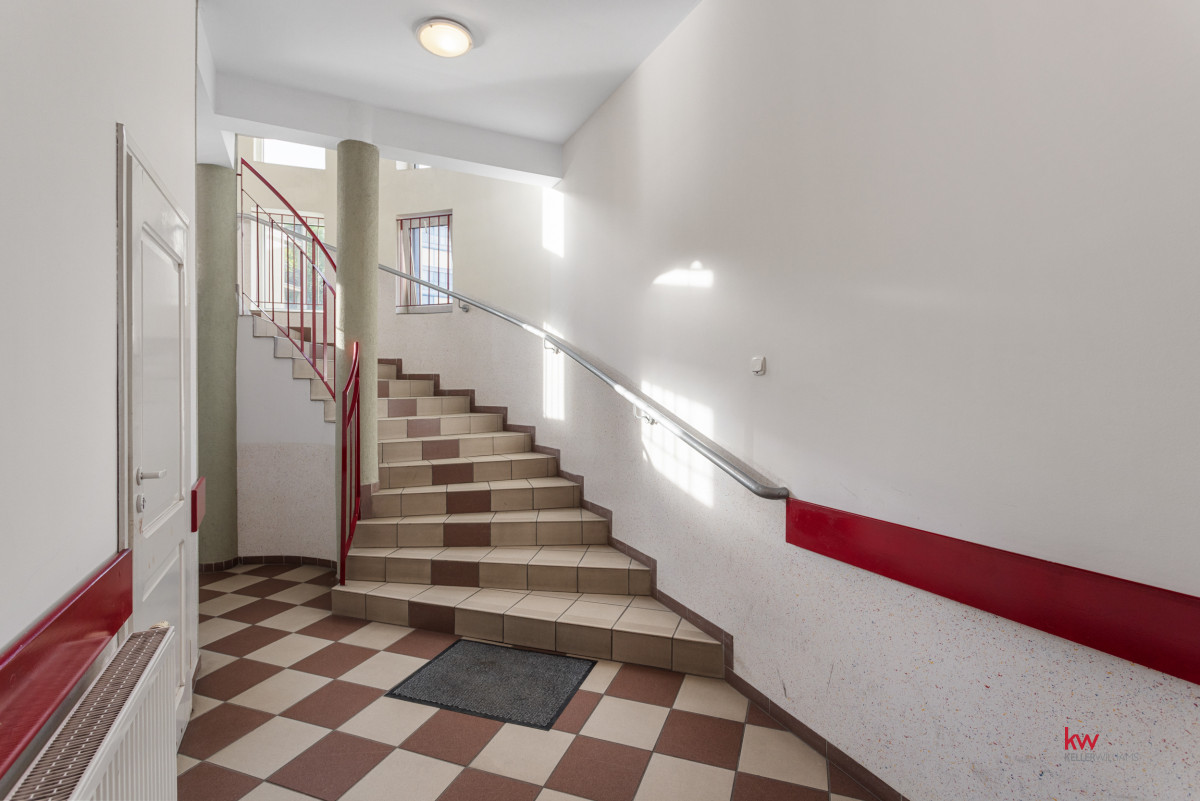 ATANER 2000-80,5 m²-Garaż + komórka-Os. Batorego