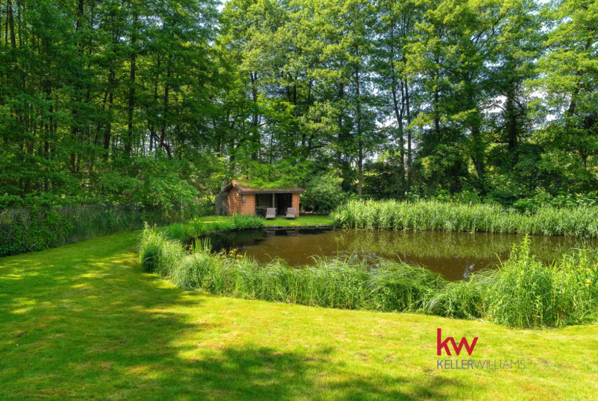 Posesja rezydencjonalna Staw | 2230 m² | Chyby