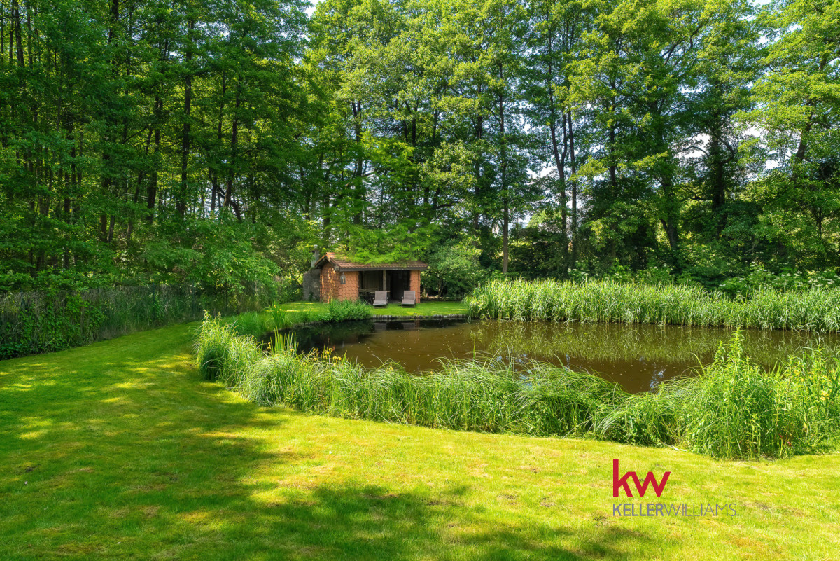 Posesja rezydencjonalna Staw | 2230 m² | Chyby