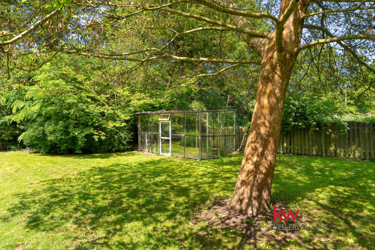 Posesja rezydencjonalna Staw | 2230 m² | Chyby