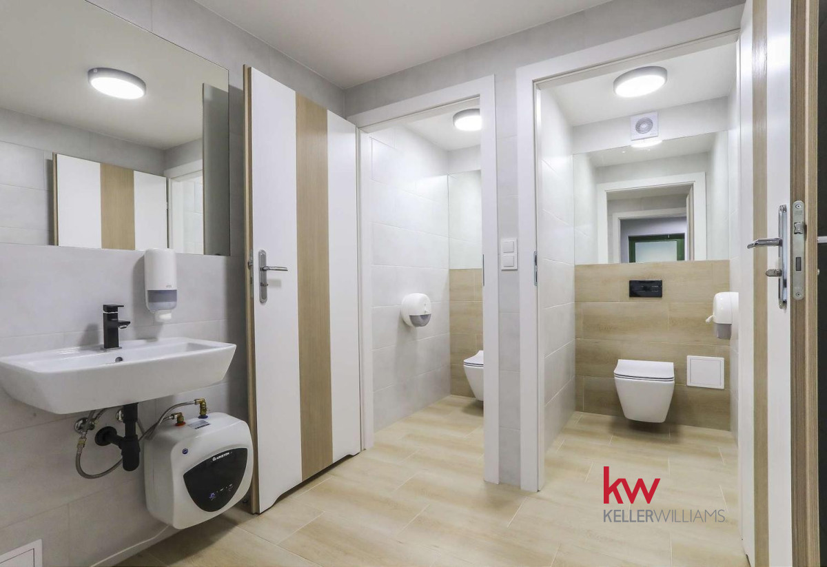 Obiekt Biurowo – Usługowy na sprzedaż 1918 m2