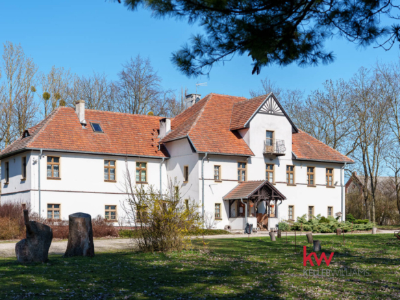 Działający obiekt Dworsko – Parkowo Komorowo.