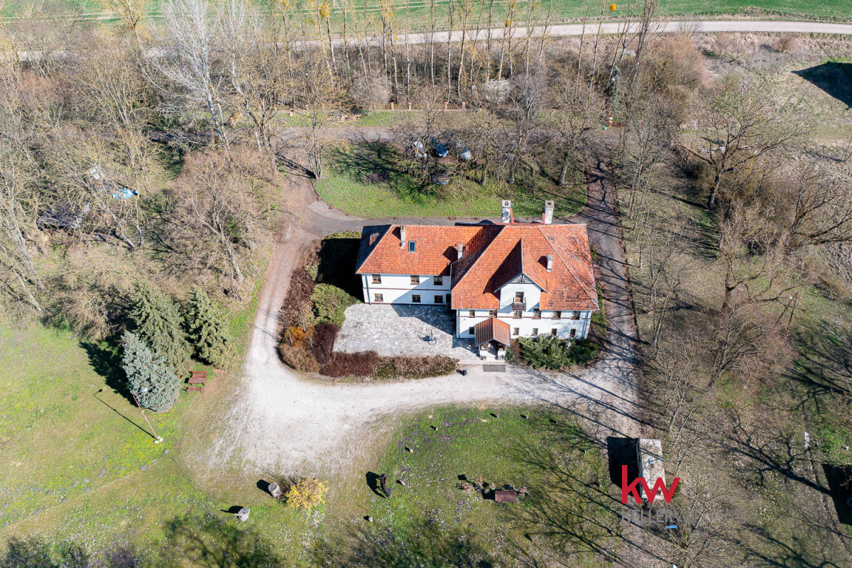 Działający obiekt Dworsko – Parkowo Komorowo.