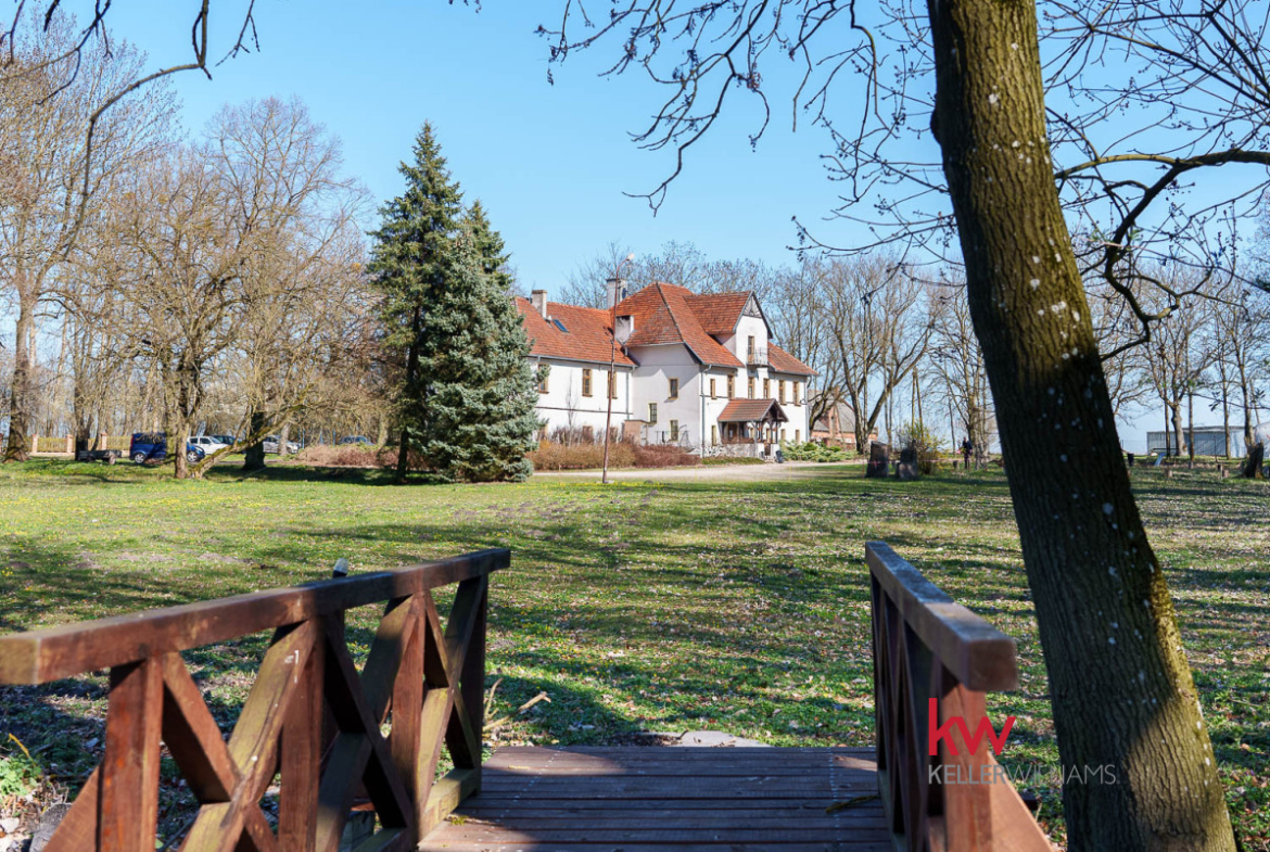 Działający obiekt Dworsko – Parkowy, Komorowo