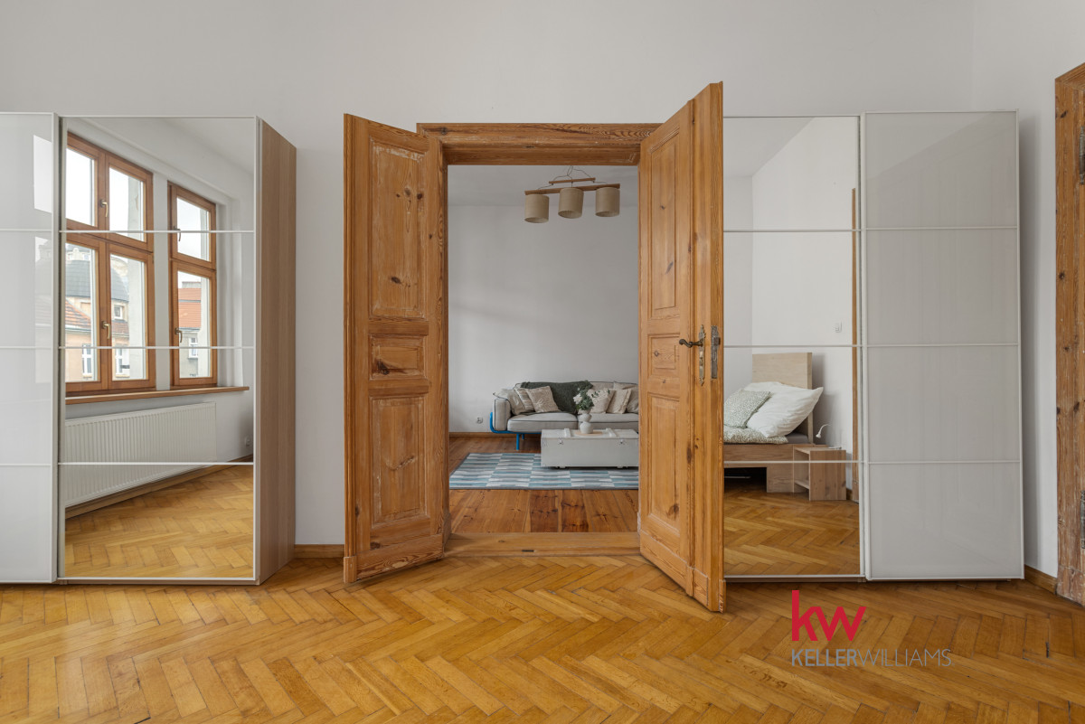 114530516 64 m² | 2 duże pokoje | Jeżyce | Kamienica