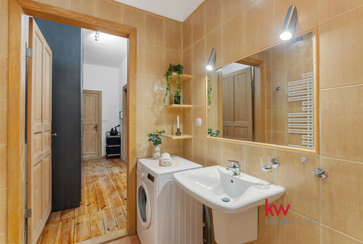 64 m² | 2 duże pokoje | Jeżyce | Kamienica