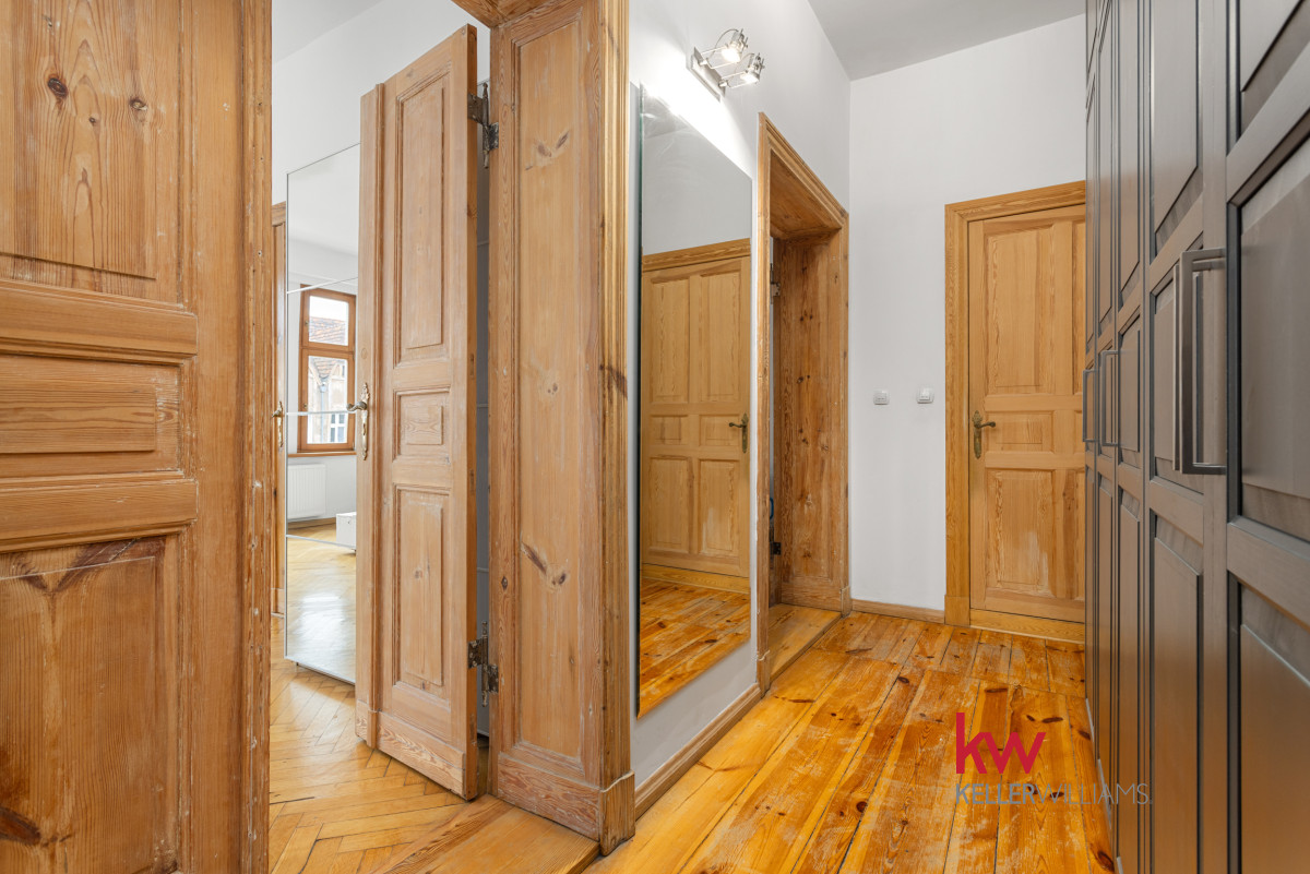 114530558 64 m² | 2 duże pokoje | Jeżyce | Kamienica