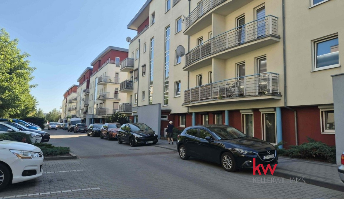 Kawalerka z balkonem i opcją garażu.