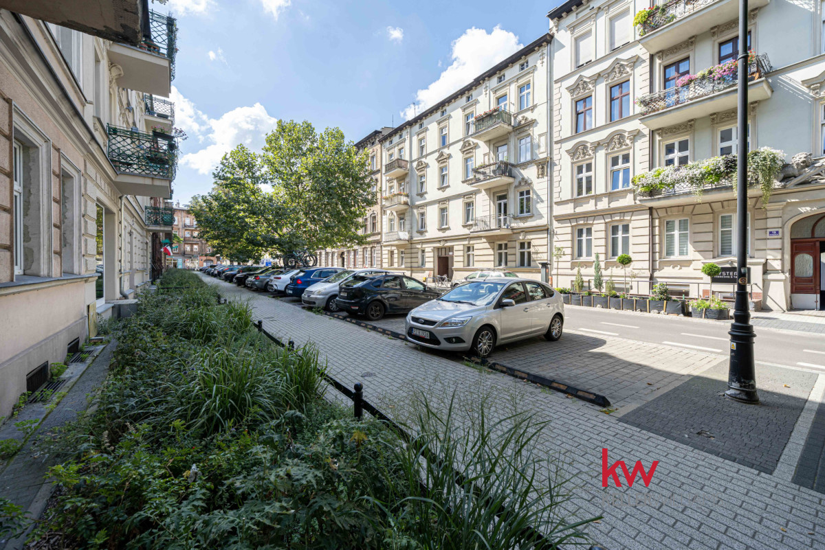 Duże mieszkanie z parkingiem Jeżyce