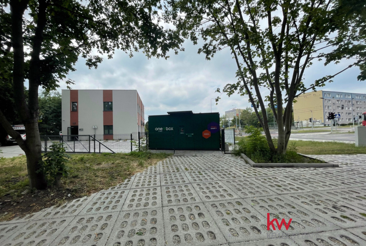 Lokal – idealny pod biuro, usługi lub gabinet.