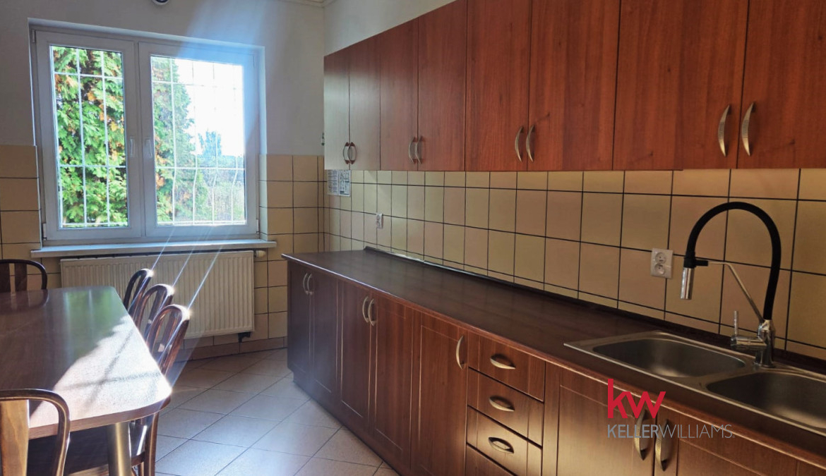 Hala magazynowa z częścią biurową- łącznie 3282 m2