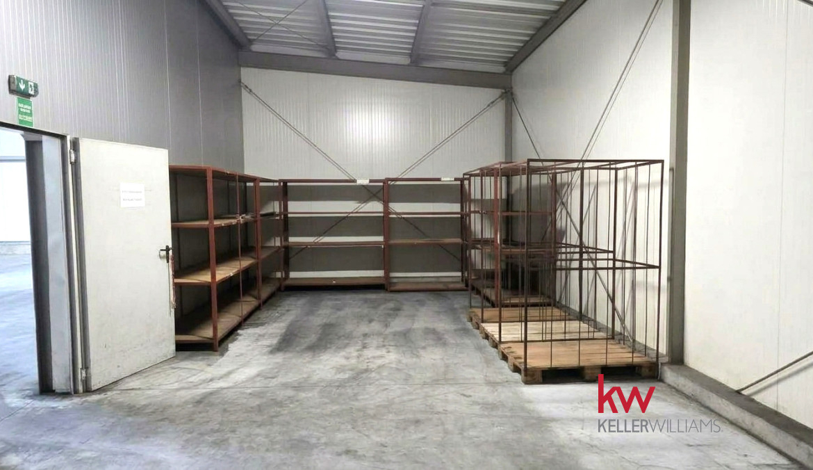 Hala magazynowa z częścią biurową- łącznie 3282 m2