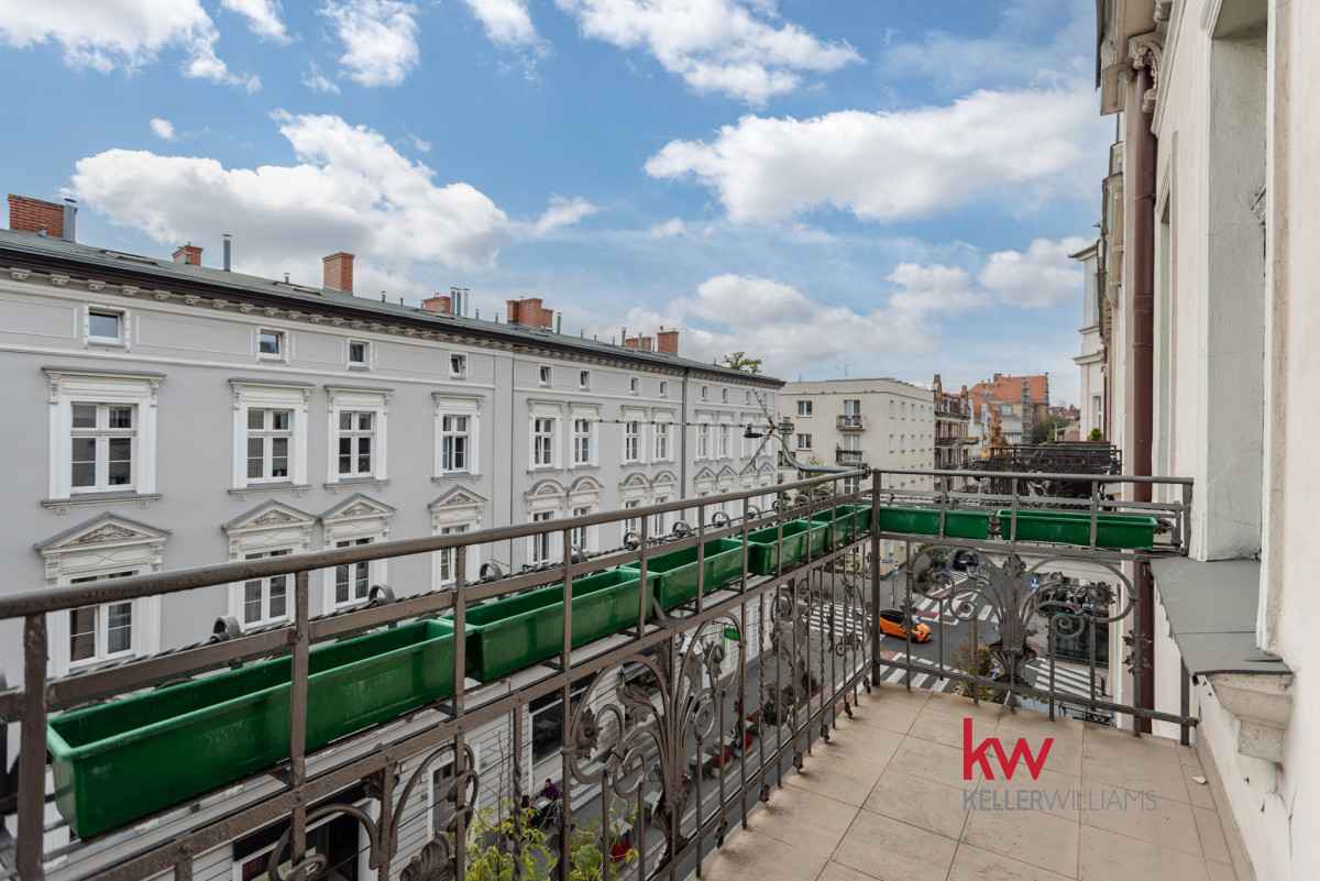 100,8 m² | Oryginalne detale | Kamienica, balkon