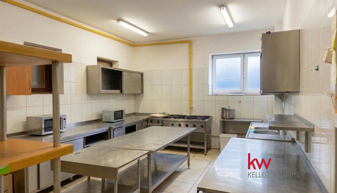 Duży Obiekt Gastronomiczno-Hotelowy Na Wynajem