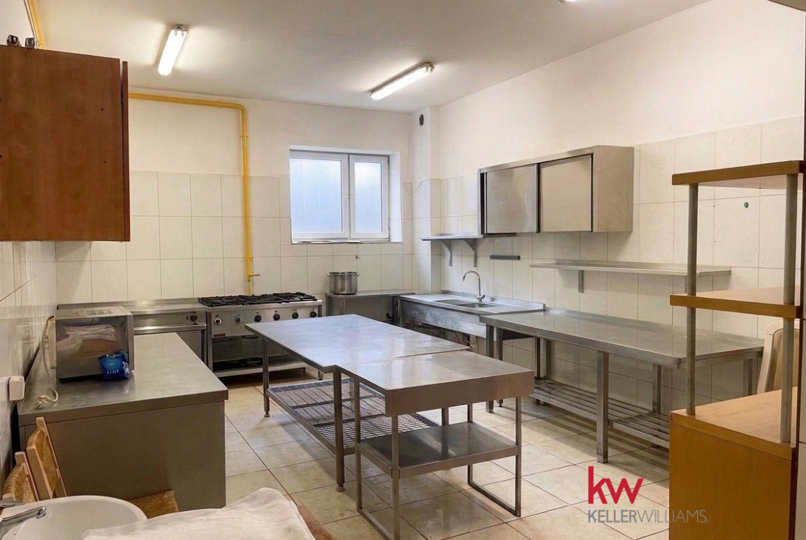 Duży Obiekt Gastronomiczno-Hotelowy Na Wynajem