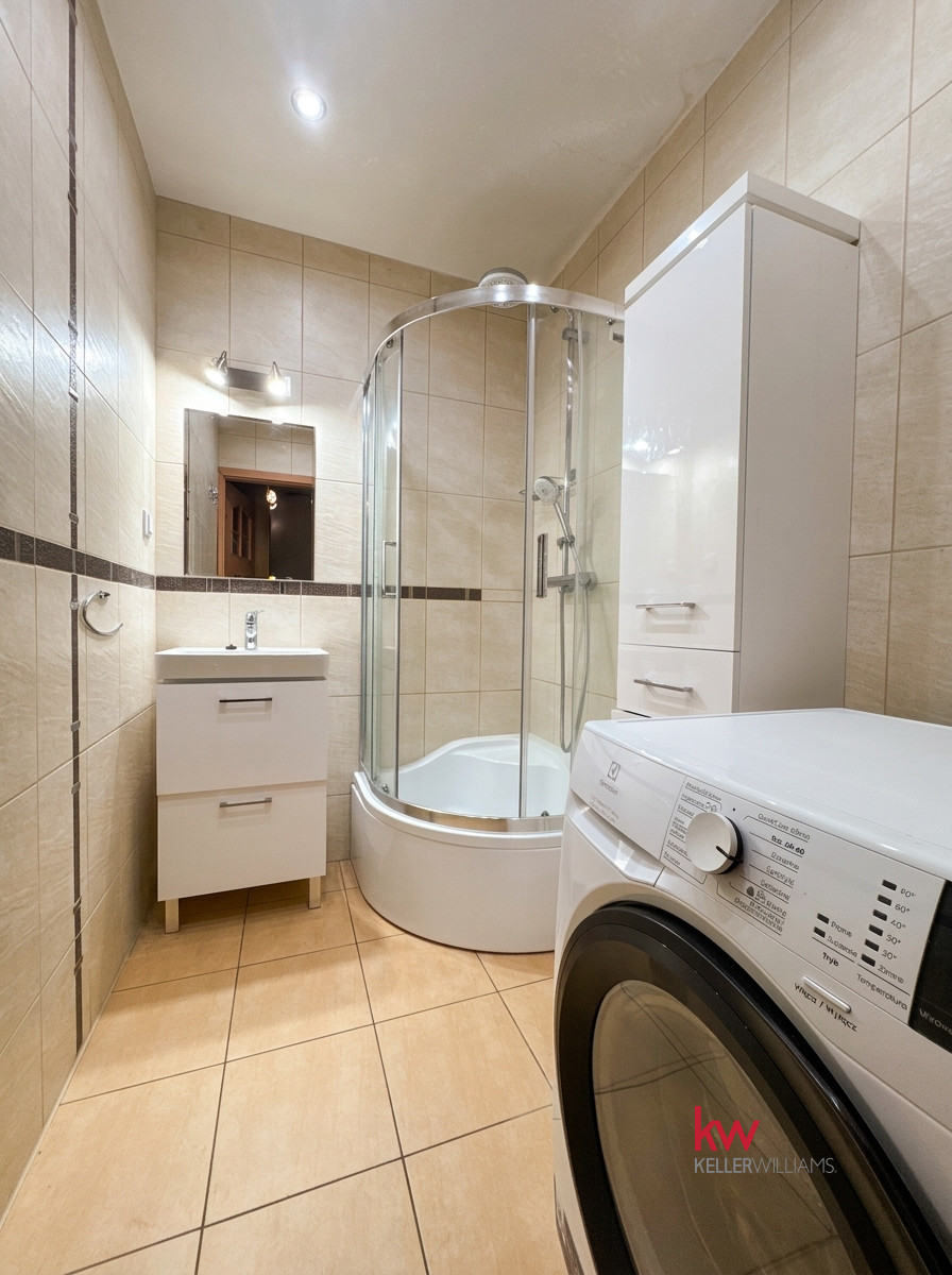117213002 3 pokoje 60 m² z balkonem. Ogrzewanie i woda z mi
